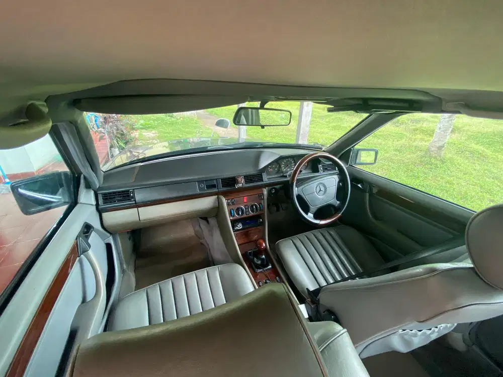 Mercedes-Benz E220 1994 Bensin