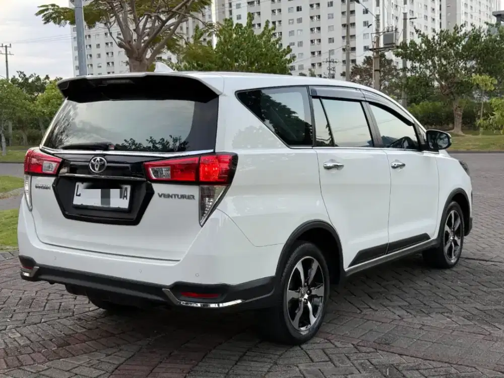 Toyota Innova Venturer Diesel 2020 Matic Putih Favorit