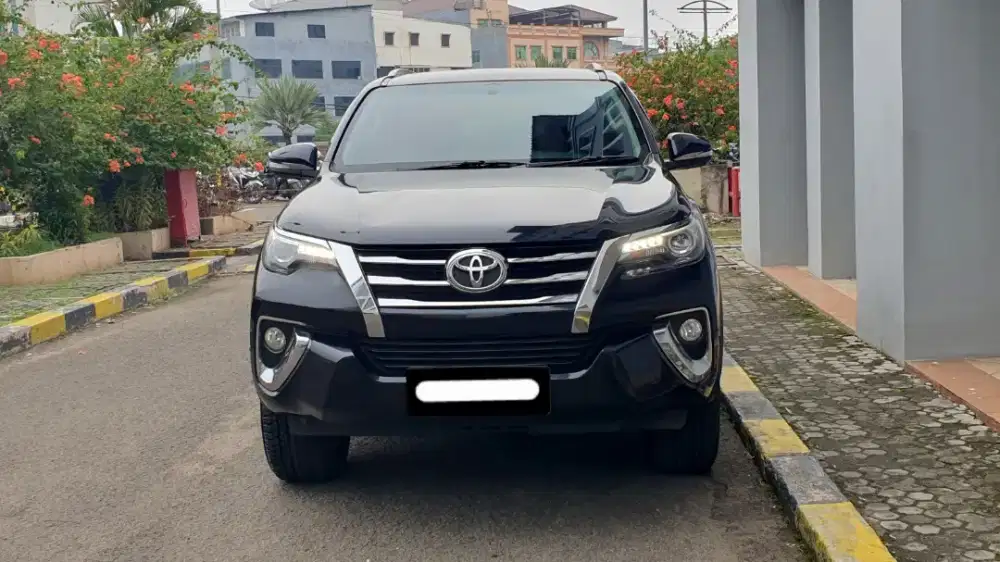 Toyota fortuner vrz 2017 diesel matic hitam
