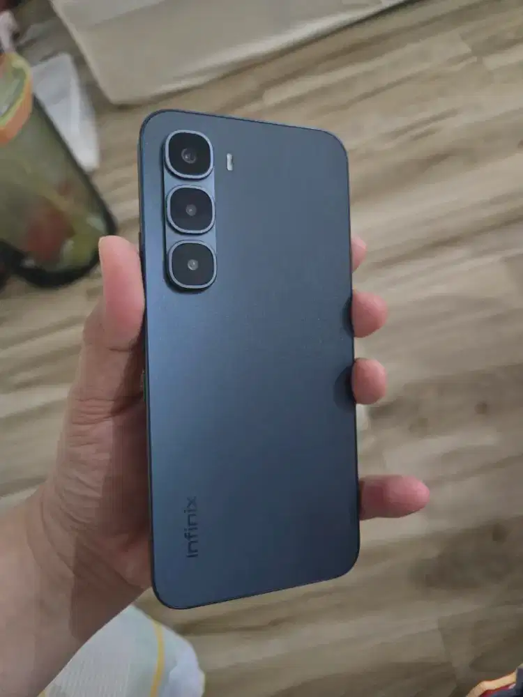 Infinix hot 60 pro 8/256 fisik sesuai foto ada dent,nominus(batangan)
