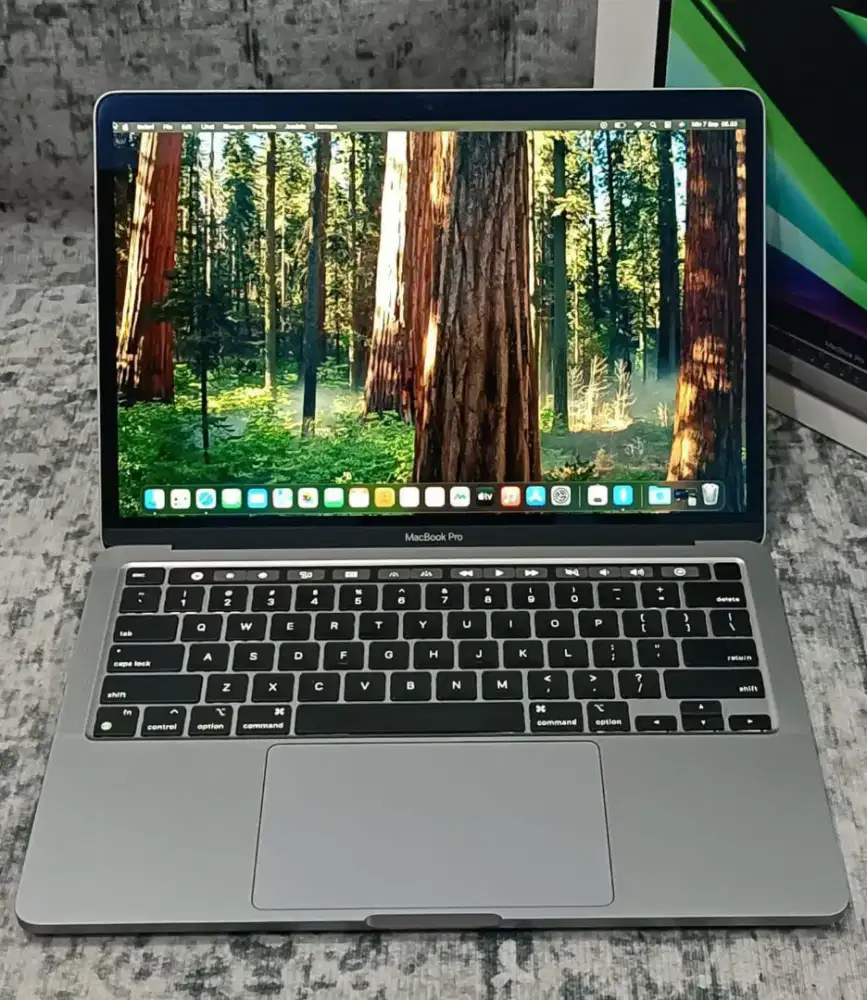 MacBook Pro M2 2022 13 TouchBar 8GB 256GB Garansi iBox 18 Des 2026