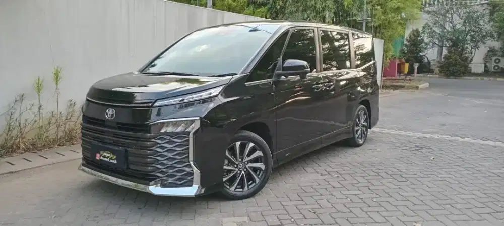 Toyota VOXY 2.0 CVT 2022 Hitam Metalic