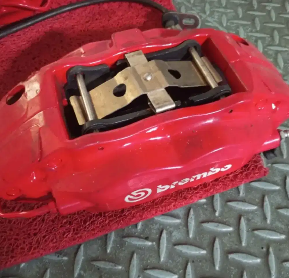 Caliper dan disck brakeBrembo