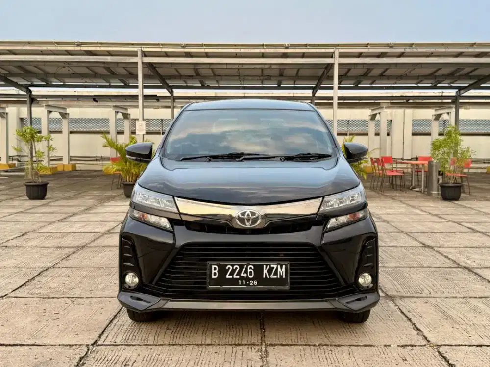 Toyota Avanza Veloz 1.5 AT  hitam. Low