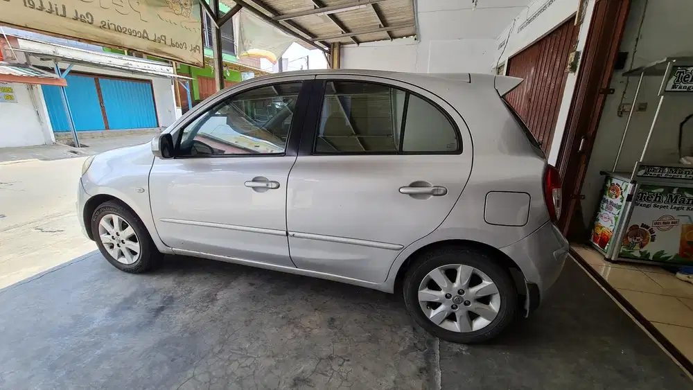 Nissan March 2011 Bensin
