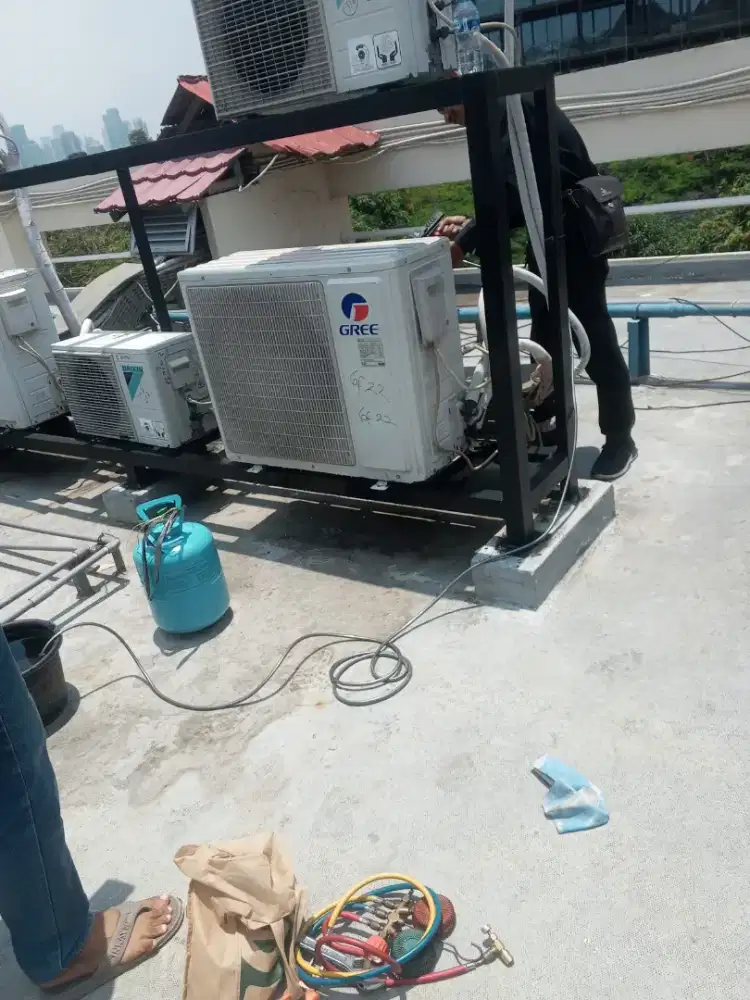 Service Ac,Mesin Cuci,Kulkas,Pompa Air dan Bongkar Pasang AC.