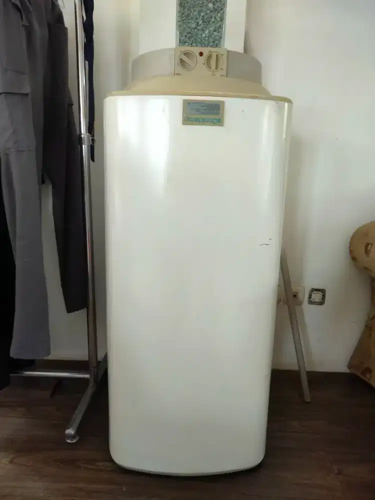Jual murah BU. Water heater merk Daalderop 120 liter.(1000-1300 watt)