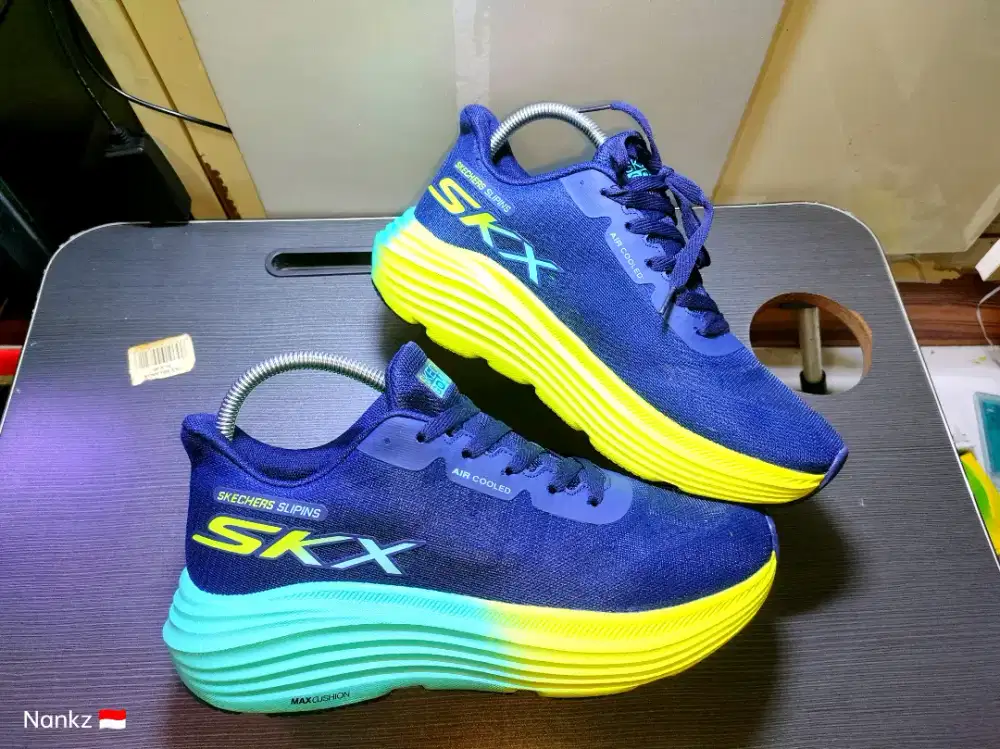 SKECHERS MAX CUSHIONING ENDEAVOUR - HA