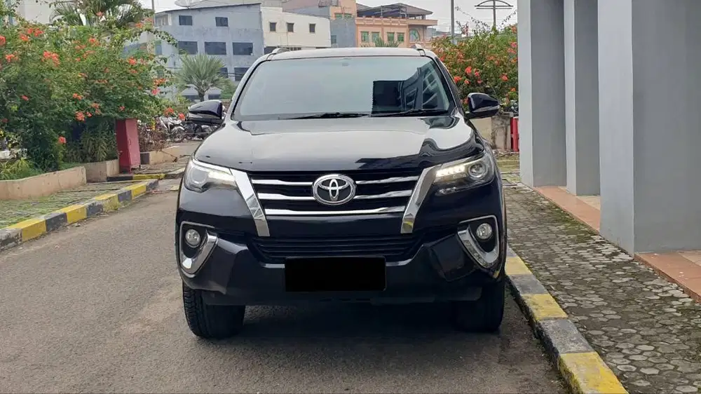 Toyota Fortuner 2.4 VRZ Diesel AT Hitam NIK 2017 KM90rb Record