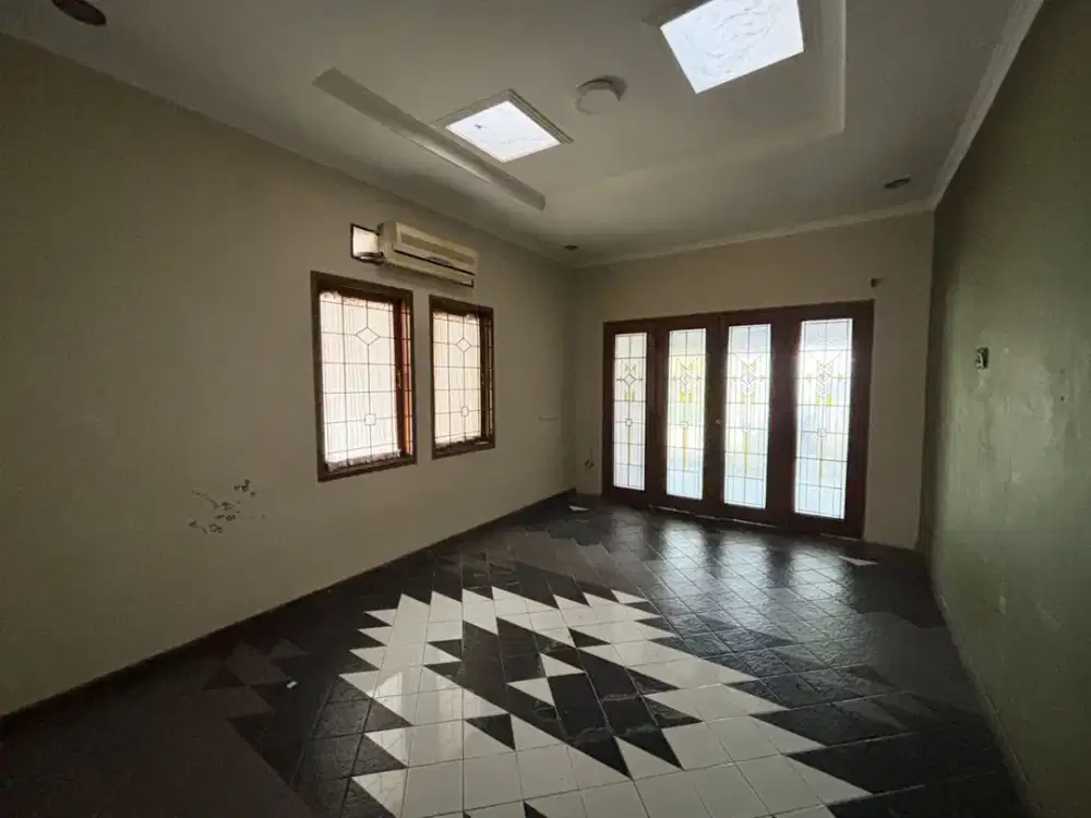 Rumah Art Deco untuk Usaha Cafe Resto Jalan Banteng Sayap BKR Buah Batu Bandung