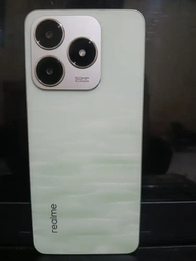 Realme C63 6/128 + charger