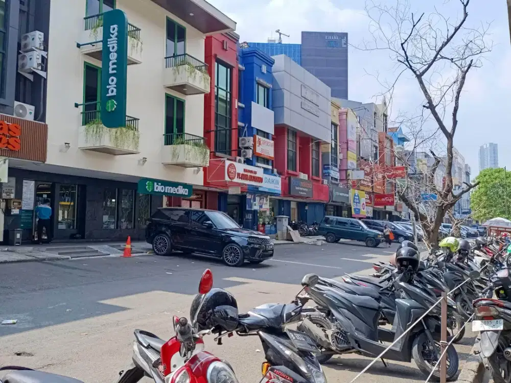 Ruko 3 lantai jl Boulevard timur kelapa gd min kontrak 2 thn bayar per thn