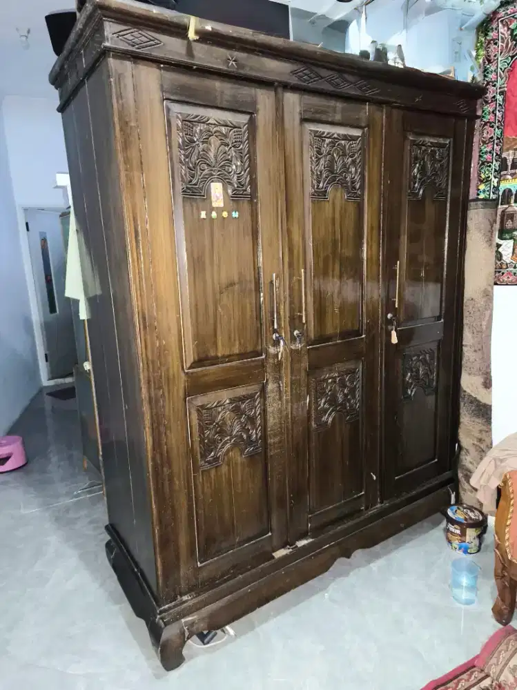 LEMARI JATI 3 PINTU BESAR