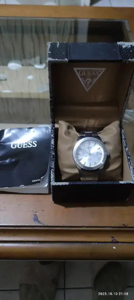 Jam tangan Guess W0043G2