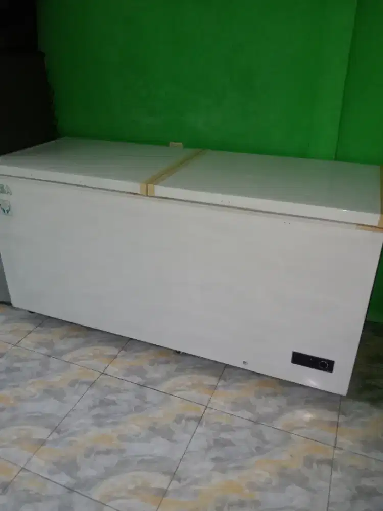 Punya Frezer box merk RSA kapasitas 600L beku merata harga masih nego