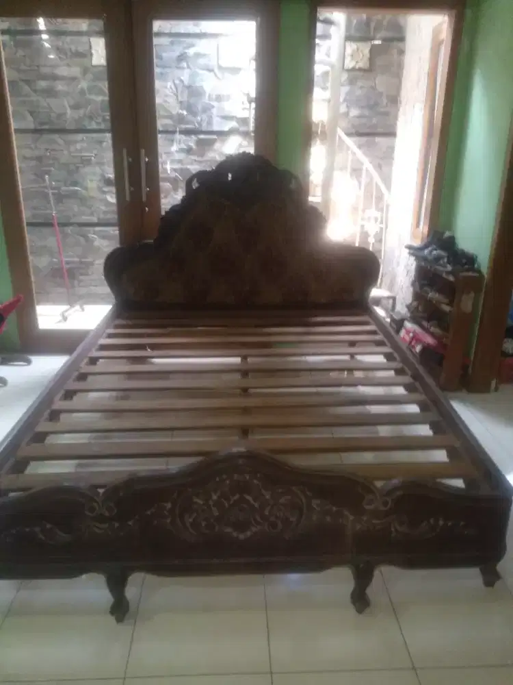 Dijual dipan ukiran jati