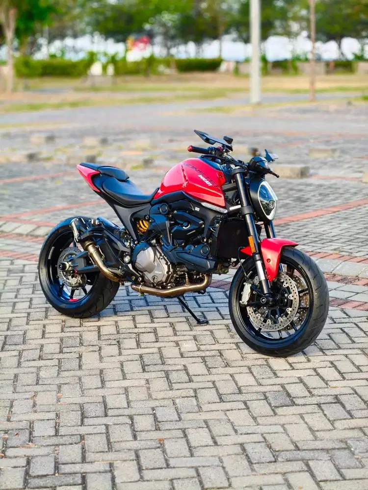 Ducati Monster 937 2022 red low odo
