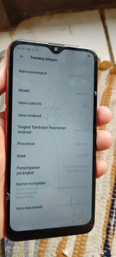 Realme c2.  3/32. Mnus retak Kya di foto normal smua