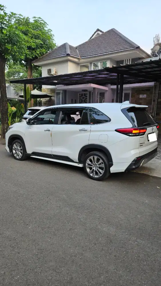 Jual Innova Zenix Hybrid tipe tertinggi Kondisi Istimewa
