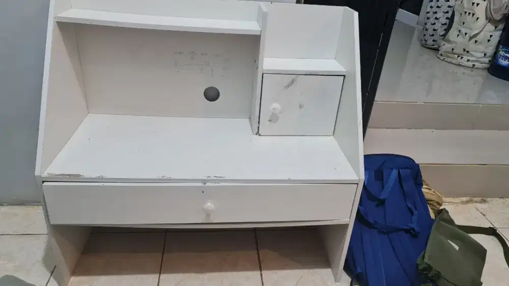 Meja belajar anak minimalis