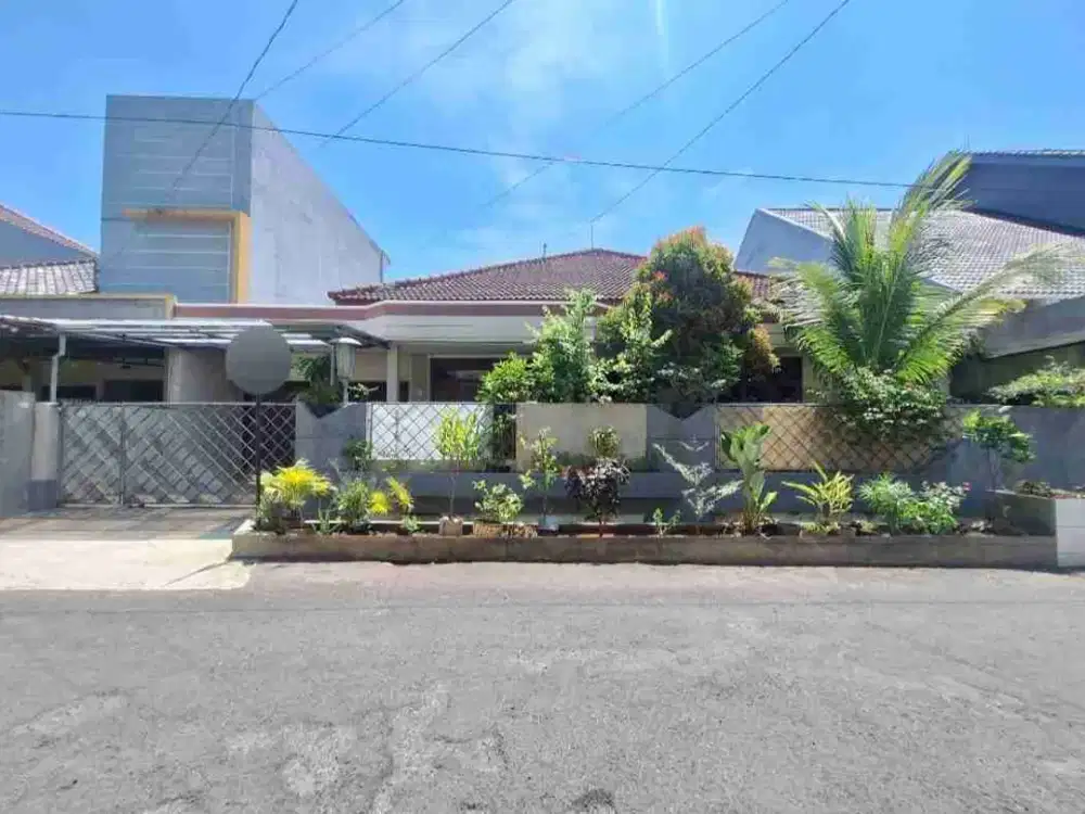 RUMAH / KANTOR SIAP HUNI DI JL MAWAR BRUMBUNGAN SEMARANG TENGAH