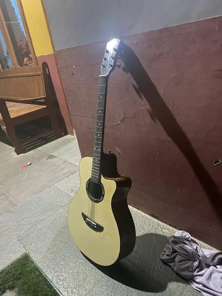 gitar akustik bekas