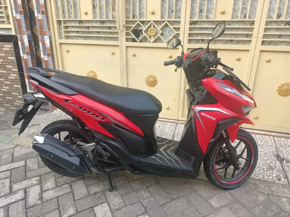 125 vario merah
