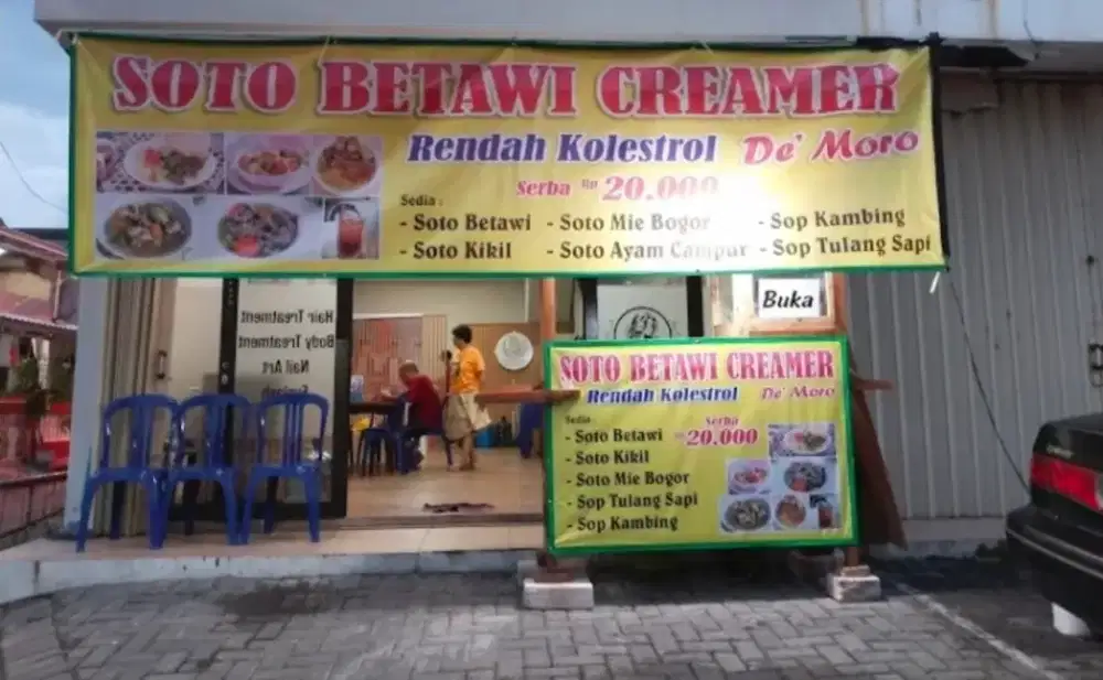 Karyawan di Soto Betawi