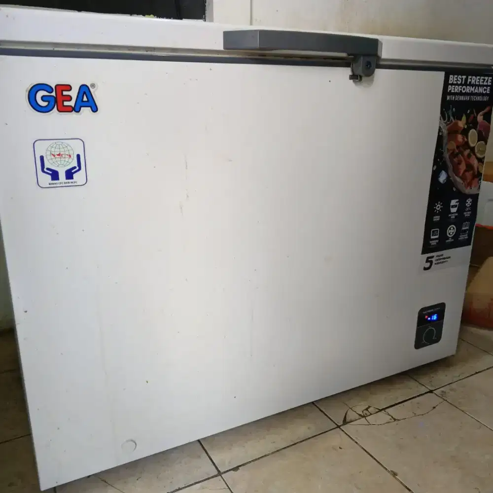 Freezer 300 Liter Bekas Pemakaian 6 Bulan - Kondisi Mulus!