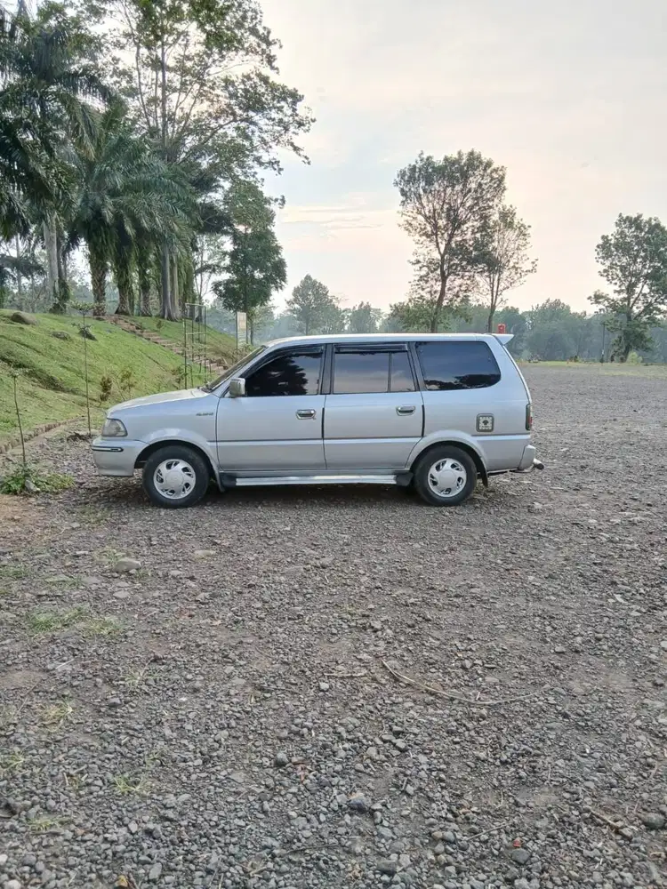 For sale Kijang LGX 1,8 MT th 2000