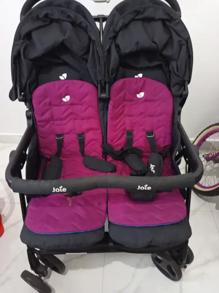 Stroller kembar joie