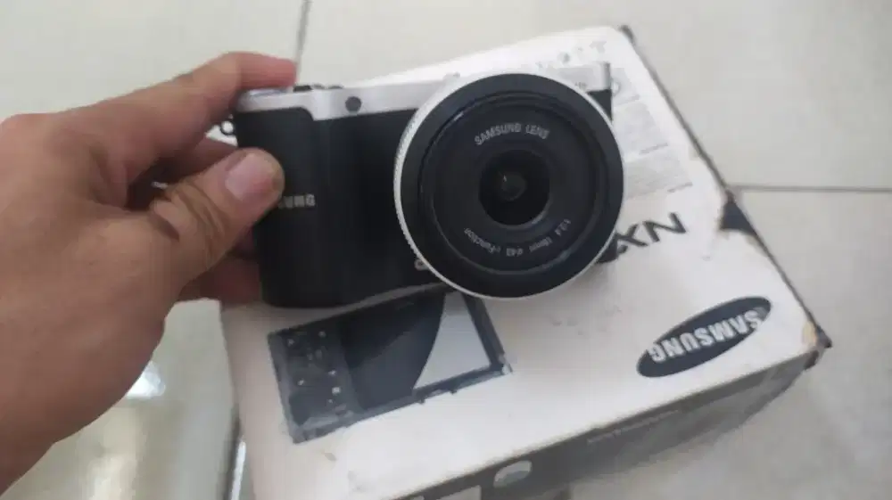 Kamera Mirrorless Samsung NX210 komplit dus