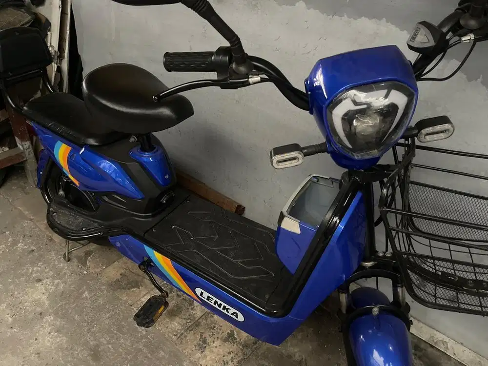 di jual sepedah listrik lenka  kondisi normal tinggal pake aj