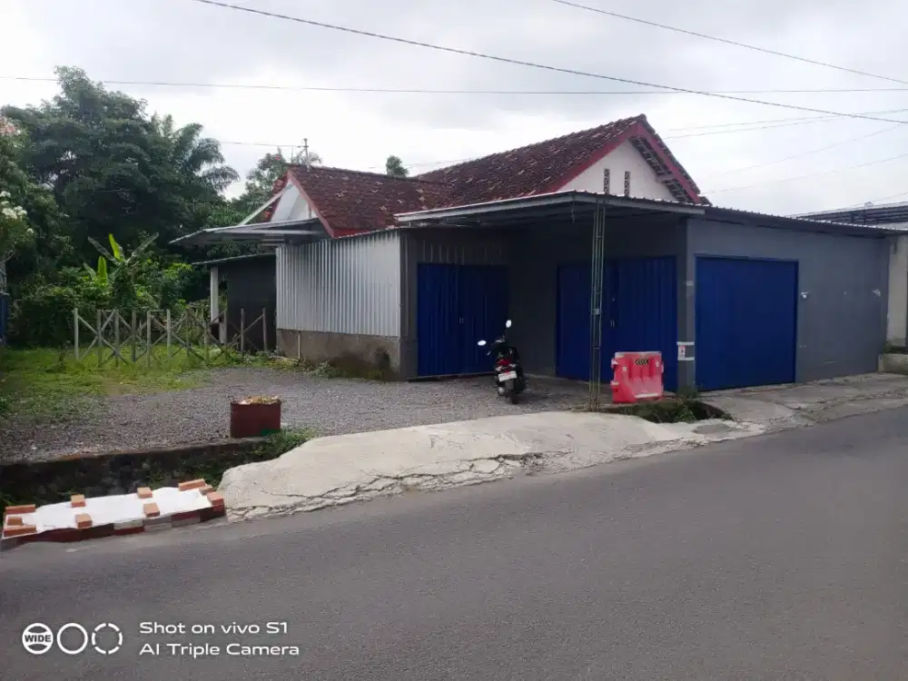 Disewakan rumah cocok untuk cafeshop jl palagan km 8 umbul permai