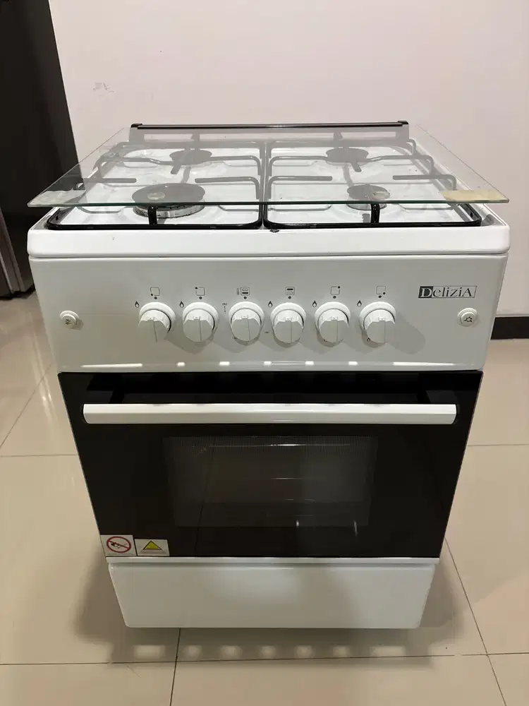 Kompor 4 tungku+ oven Delizia