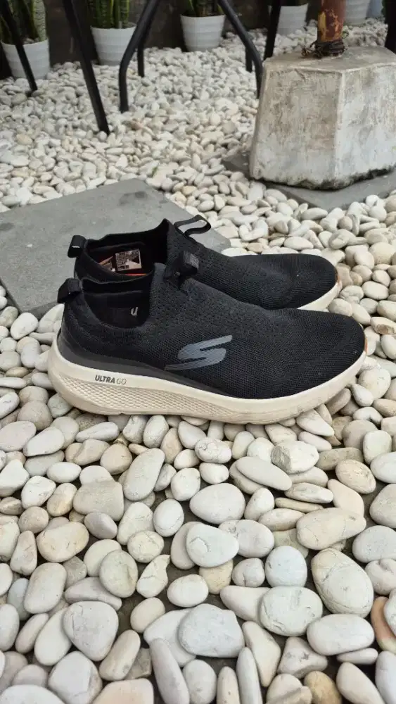Sepatu running jalan Skechers Ultra Go size 43 Original 100%