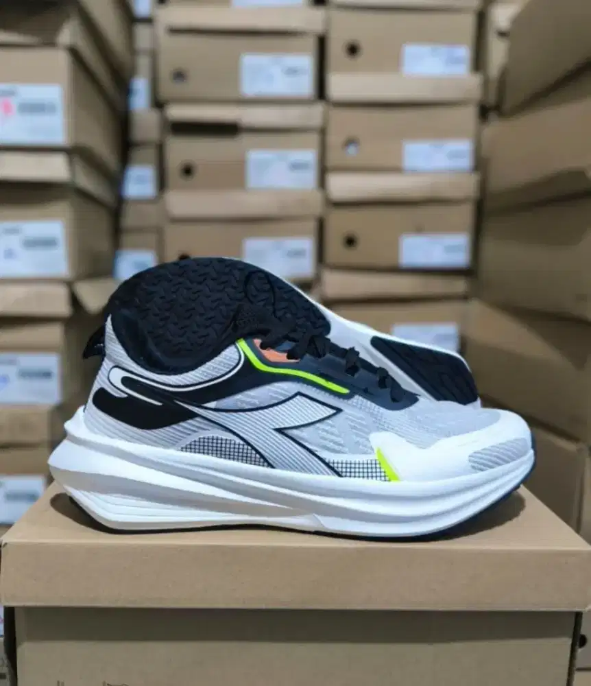 Sepatu putih diadora size 41 murah