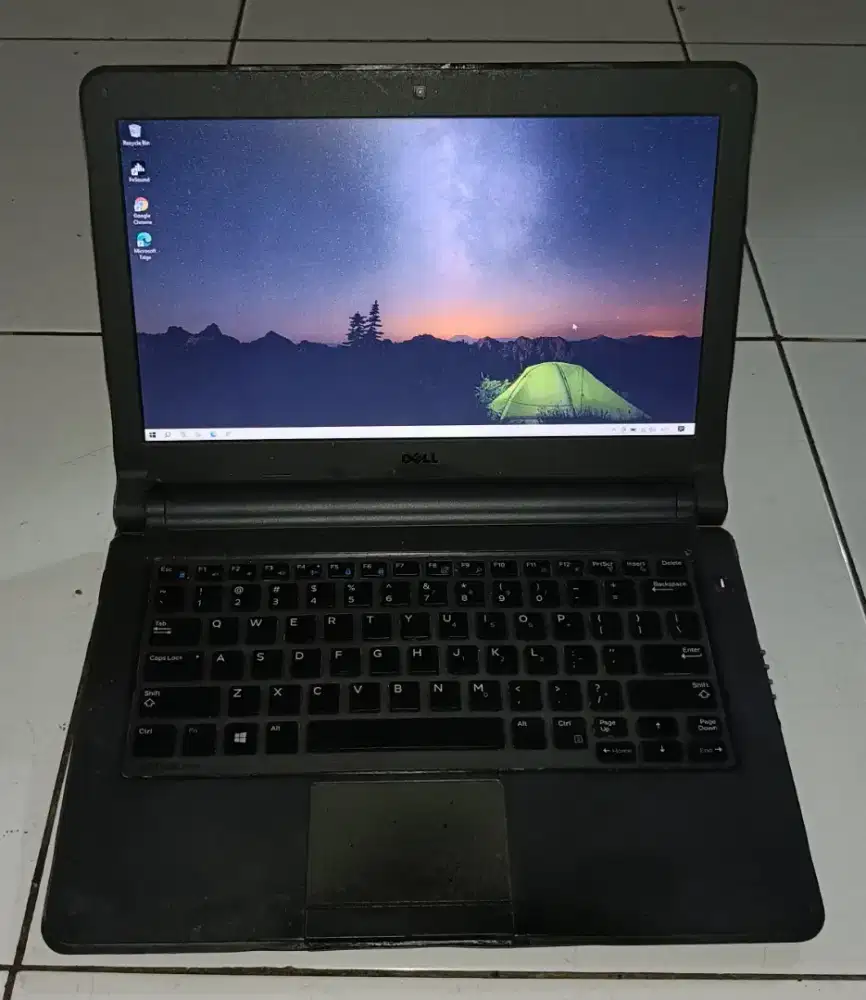 Dell intel core i3 semua normal ram 4 SSD 128 Batre 5 jam wind 10