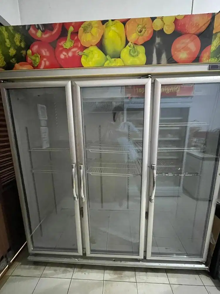 Chiller showcase 3pintu