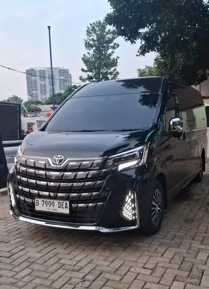 Sewa Hiace Premio