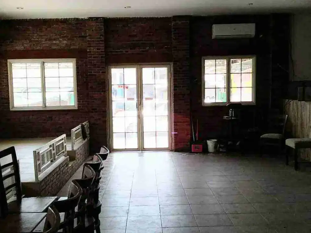 Dikontrakkan rumah jamin murah lokasi pusat kota cck utk resto cafe kantor showroom klinik Minimart dll jl padmosusastro dkt indragiri mayjend Sungkono Surabaya
