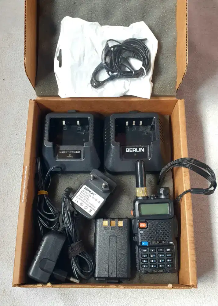 HT BERLIN FM-V6R Dual Band VHF/UHF & FM. 2 Desktop Charger & EarPhone.