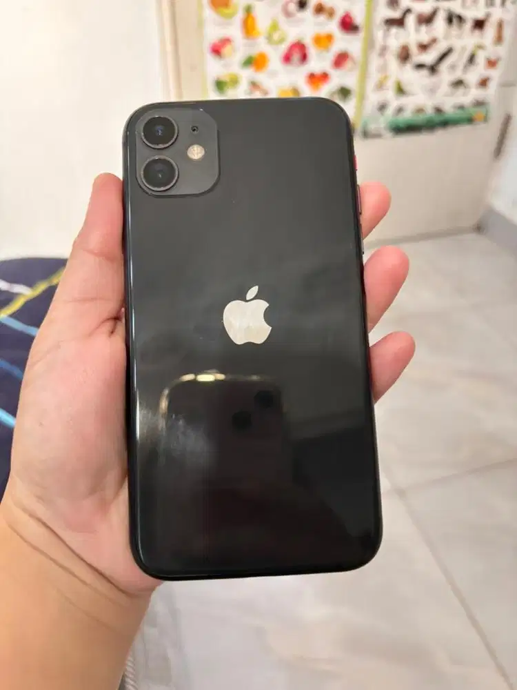 Dijual Ip 11  128gb warna hitam glossy barang mulus 99% nego tipis