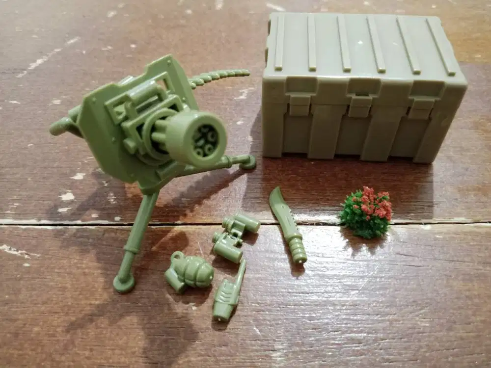 Miniatur Gatling Gun, Army Box, dan Aksesori Militer Super Keren!