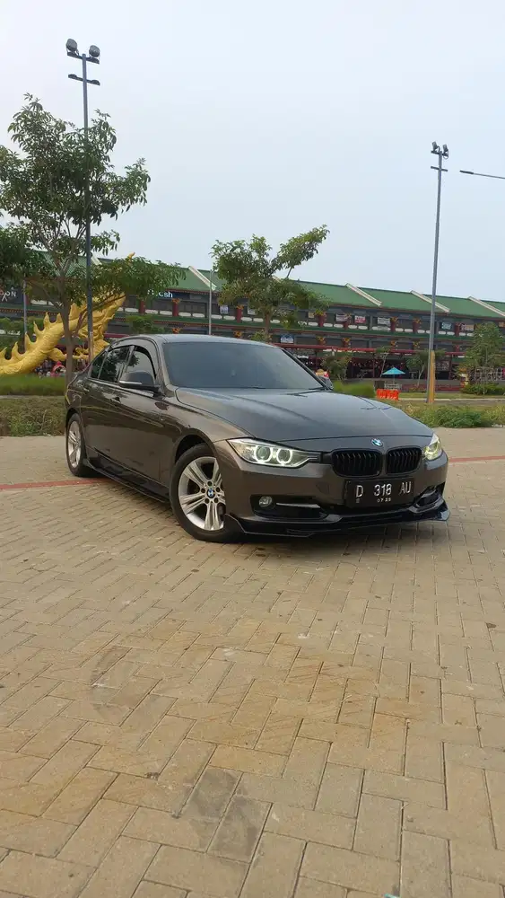 BMW 320i 2014 Bensin