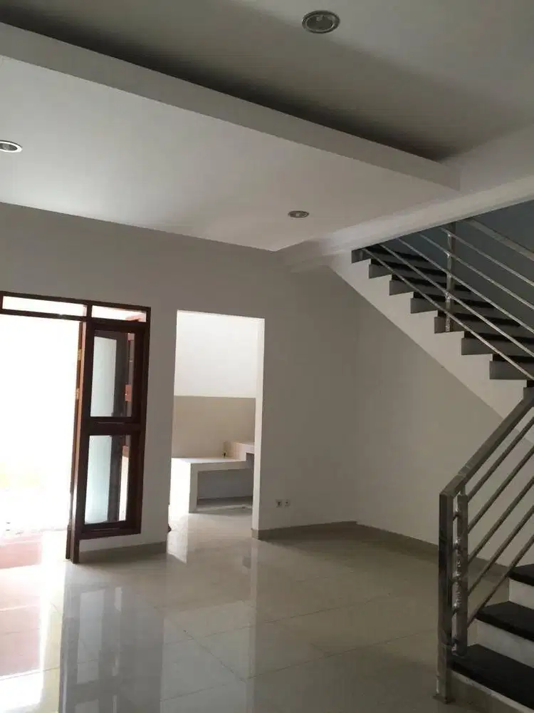 Rumah 2 Lantai Strategis Tengah Kota di Area Buah Batu BKR dkt Lodaya