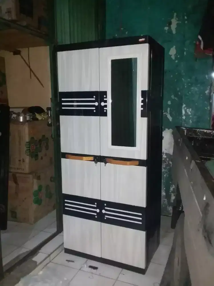Lemari gantung plastik