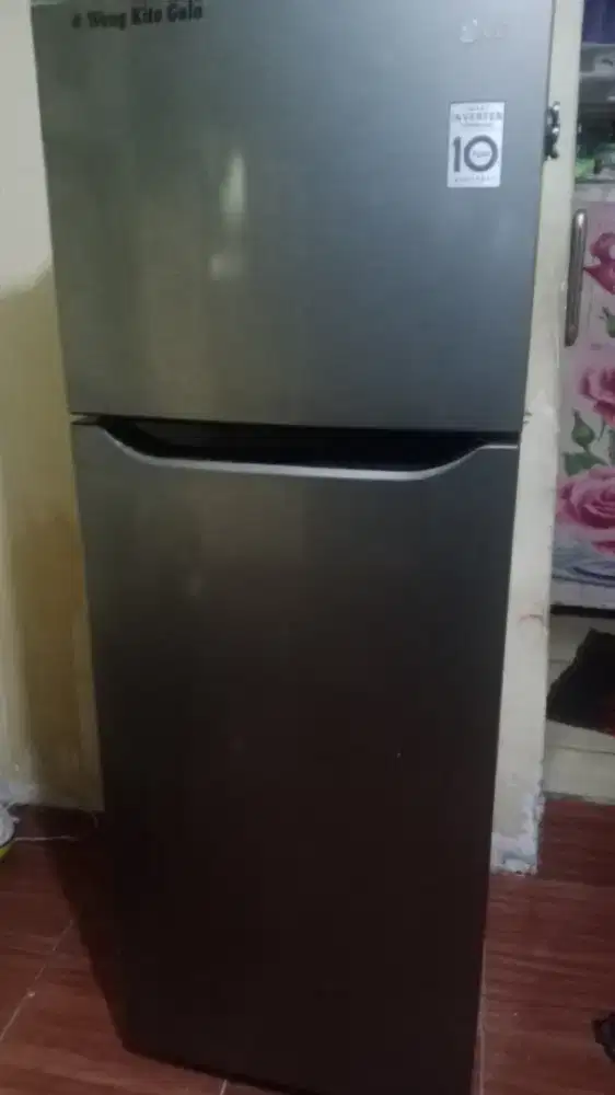 Di jual cepat kulkas LG 2 pintu mulus normal