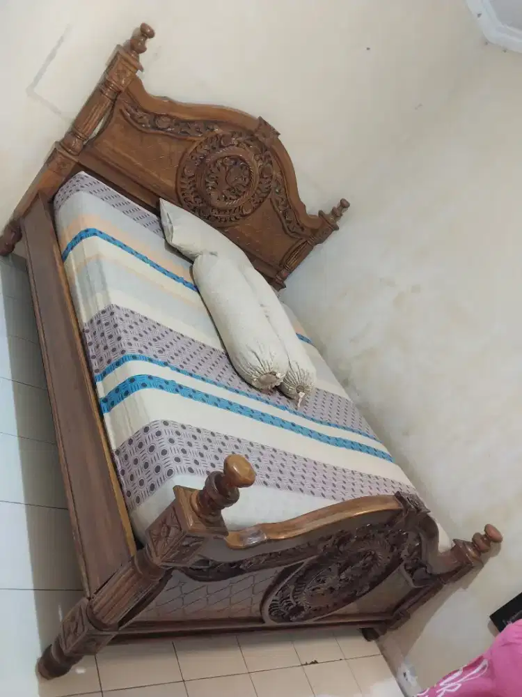 Dipan ukir kayu jati