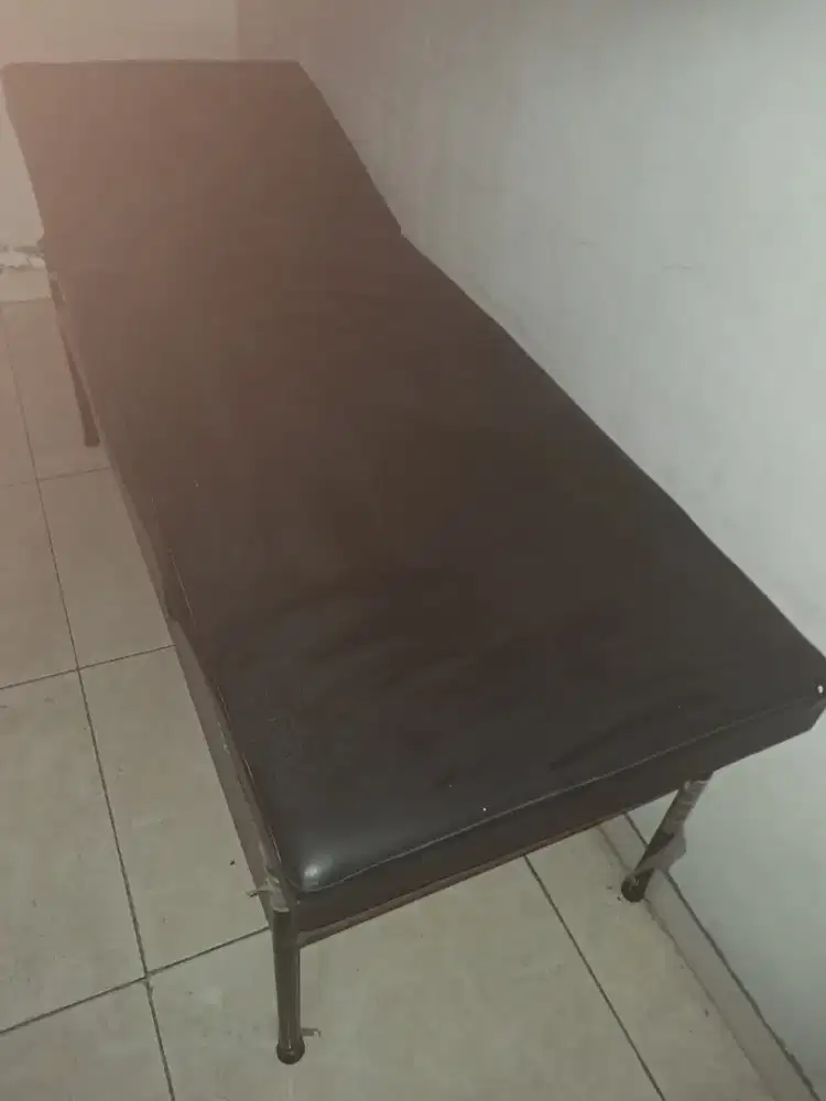 Bed facial salon